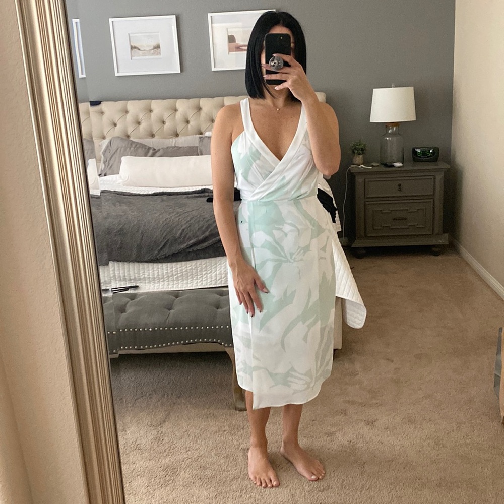 Bcbg light summer dress. Mint and white color